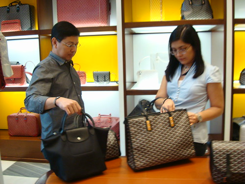 Jerry: Your Longchamp looks better than that. :)