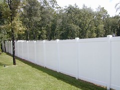 Privacy vinyl fence