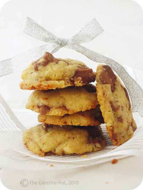 Choc-Chip & Walnut Cookies