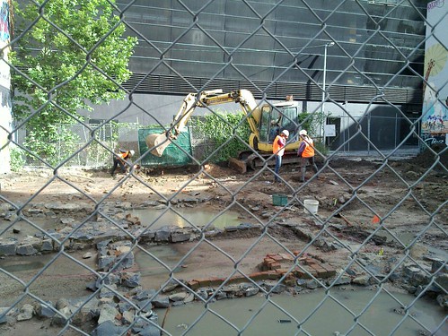 Archaeological dig resumed in Little LaTrobe Street