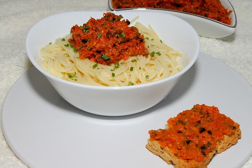 Spagettis al pesto de tomate