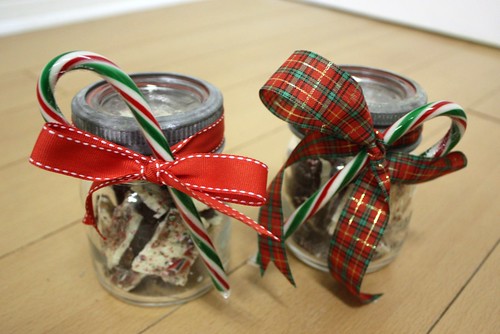 peppermint-bark-jars-gift-idea