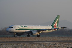 Alitalia Airbus A320-216 EI-DTM "Giuseppe Ungaretti"