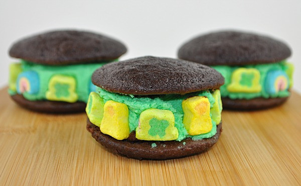 Lucky Charms Mint Whoopie Pies