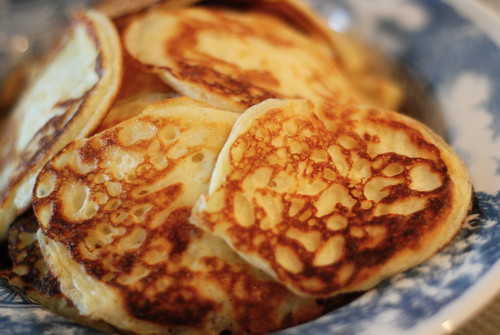 keefiri (või ka hapupiima-)pannkoogid/kefir pancakes