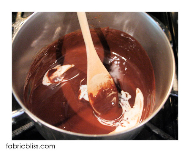 flourless chocolate cake - make the glaze02