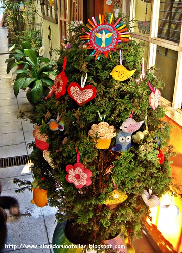 árvore de Natal com DIVINO