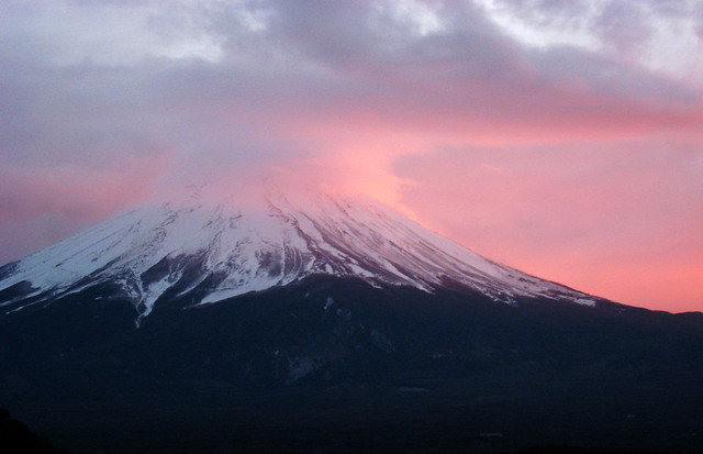 あけましておめでとうございます_Mount. Fuji in rose pink