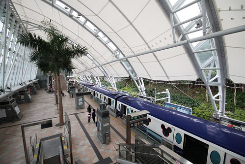 Sunny Bay station, platforms for the Disneyland Resort Line