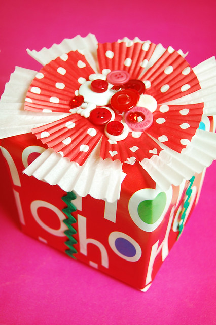 cupcake gift wrap bow