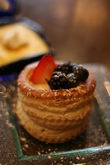 Cream puff with berries