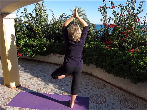 Yoga auf der noch freien Terrasse unter uns