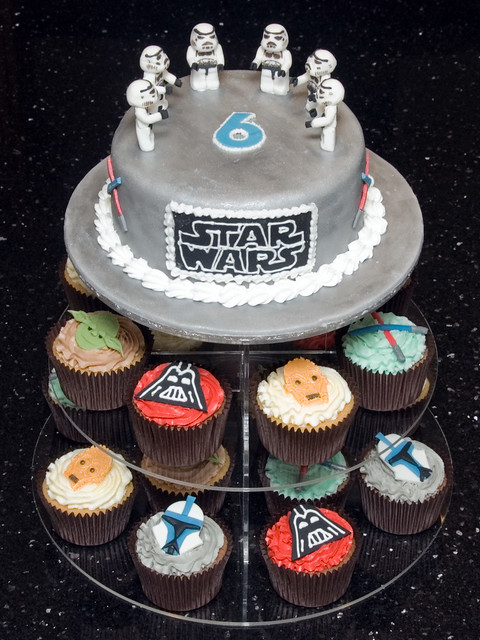 Star Wars Cake and Cupcakes