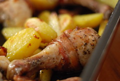 röstitud kanakoivad peekoni ja ahjukartulitega/roasted chicken with bacon and potatoes