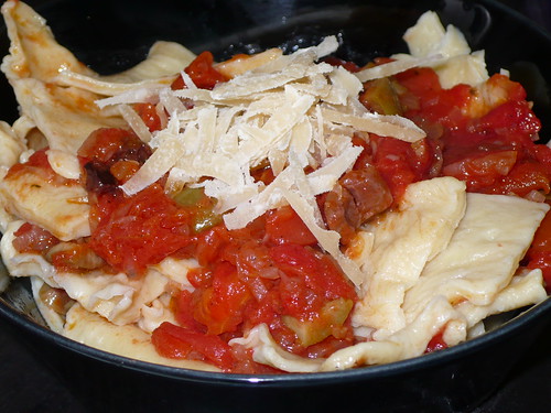 Fazzoletti with tomato-olive sauce and cheese