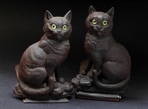 Black And Brown Cats. A Pair of Black Forest Brown Cats Bookends. An old primitive hand carved book rack.