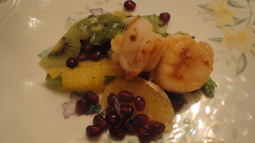 Seared scallops and shrimps with fruit salsa 干貝,蝦和水果沙拉
