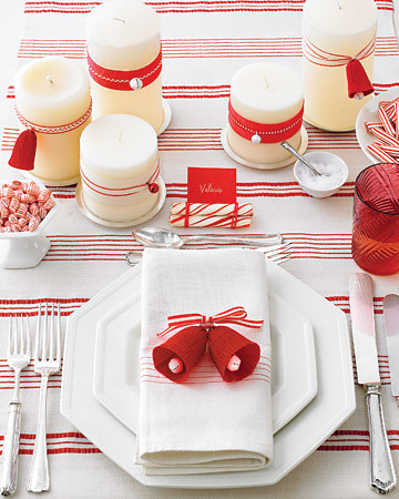 martha-stewart-red-and-white-christmas-table-setting