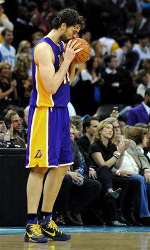 Lakers Hornets Basketball