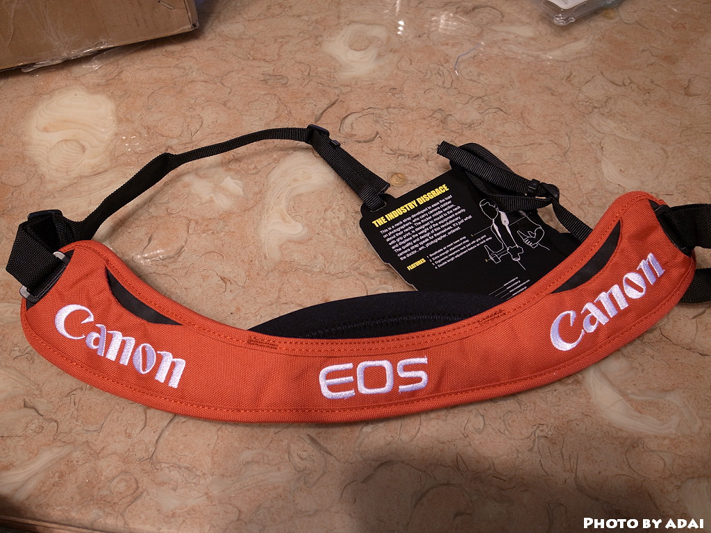 Canon Crumpler – Red Industry Disgrace Strap New