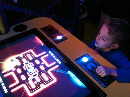 OMG! Ground Kontrol has Pacman Battle Royale. Most awesome arcade deathmatch!