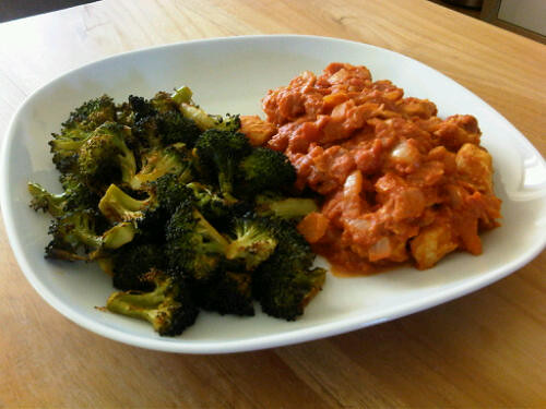 Spicy chicken curry & paprika roasted broccoli