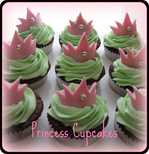 cupcakes ideas for boys. cupcakes is the crown.