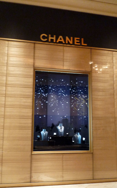 Chanel Wallpaper on Joyer  A Chanel    Fascination For Shop Windows