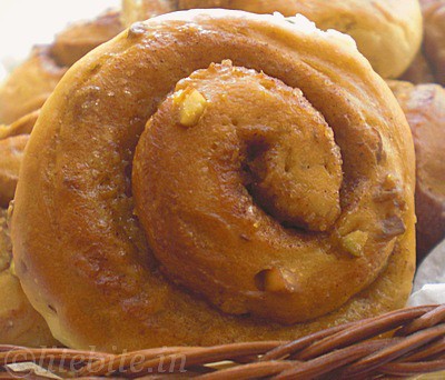 Eggless Cinnamon rolls with honey and walnuts
