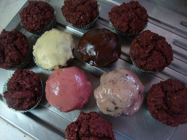 icing in natural flavours and colours
