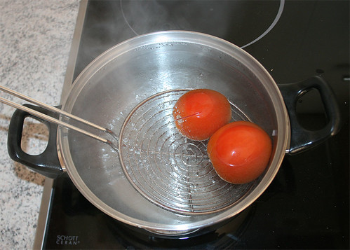 16 - kurz in kochendes Wasser tauchen