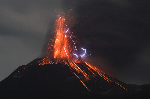 Eruption lightning by hshdude