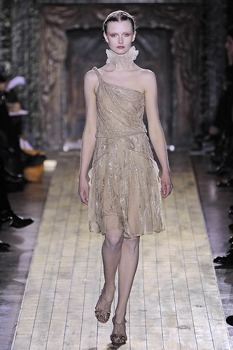 valentino-couture-ss2011-runway-024_172457227548