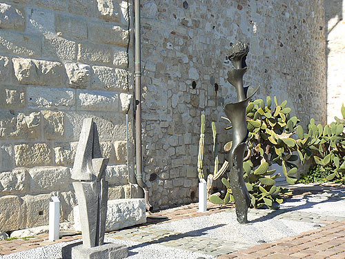 sculptures terrasse picasso.jpg