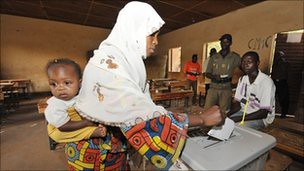 The Niger military says that the voting in the run-off national elections went smoothly in this West African state. The military is saying that the results could serve as a model for other African states. by Pan-African News Wire File Photos