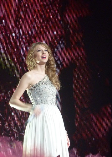 Taylor Swift 17 - Live in Paris - 2011