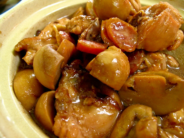IMG_0025 Braised Chicken with button mushrooms and lap cheong, 腊肠蘑菇焖鸡