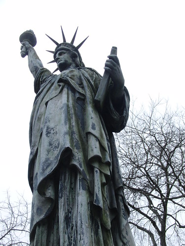 estatua de la libertad, a tamaño mini, en recuerdo de las víctimas del 11S