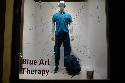 Vitrines Blue Art Therapy au Citadium, Paris, mars 2011