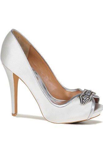wedding shoes ivory Badgley Mischka 39s Formslag Peeptoe pump is as sexy as