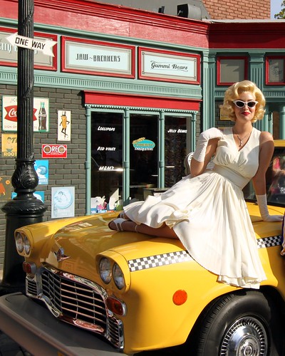 Marilyn on a Cab