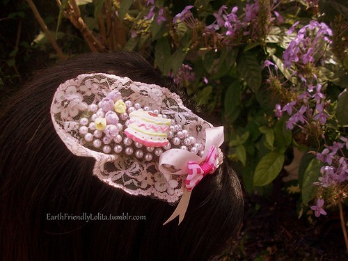 DIY fascinator made out of mussel shell