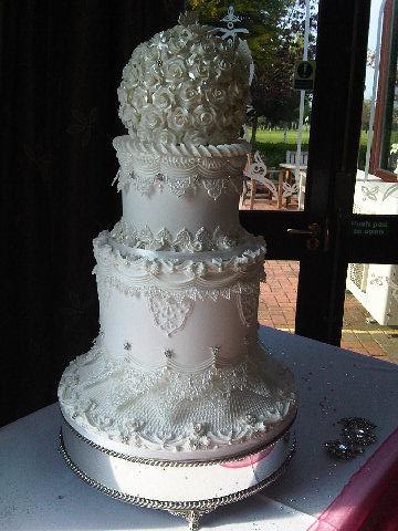 princess diana wedding cake. Vintage wedding cake made in