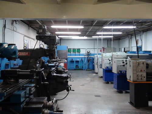Foto del interior de uno de los talleres de mecánica industrial del PCPI.