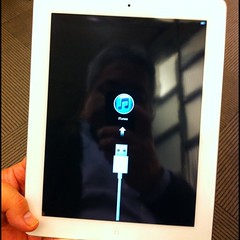 iPad 2 White と対面の儀。