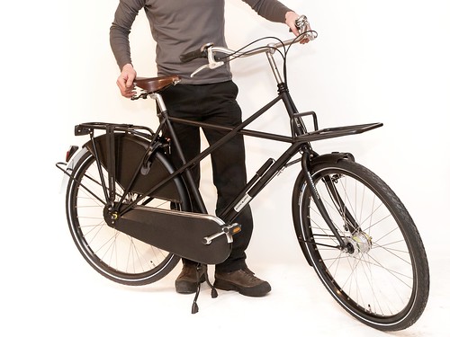Workcycles-assembling-bike-from-box 18