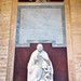 Manfredonia, Pouilles, Italie: statue en marbre de Jean XXIII créée par le sculpteur Aronne del Vecchio devant la cathédrale
