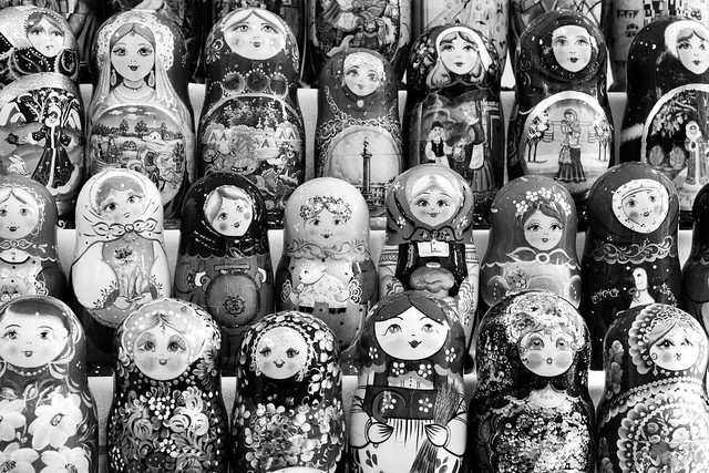 Les poupées russes font grise mine, par Franck Vervial