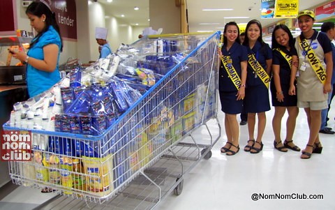 Giant Shopping Cart with Unilever's Caler Shampoo (I think this is in preparation for Piolo Pascual's arrival 4pm that day)