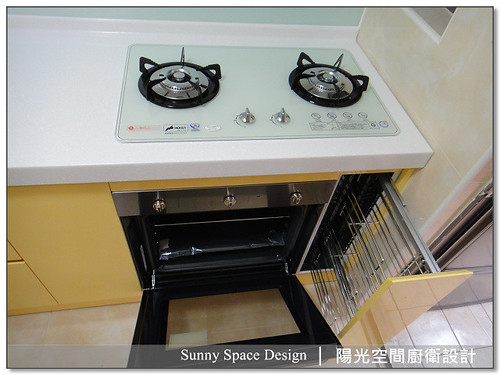 廚房設計-汐止建成路施先生一字型廚具：韓國LG人造石+下櫃不銹鋼桶身+6面結晶鋼烤+45度斜把手